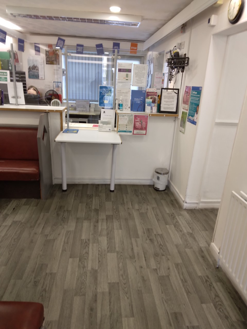 Lower counter at reception 1 Lower counter at reception 1